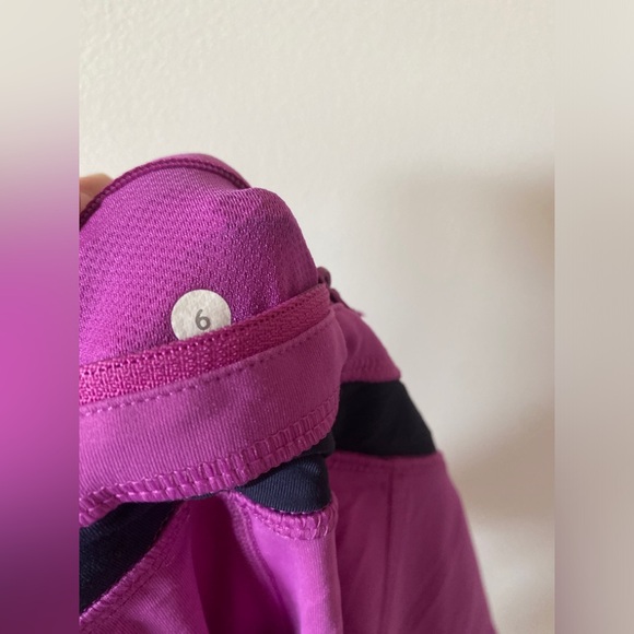 Lululemon Run: Inspire Crop II Size 6 - Picture 5 of 7